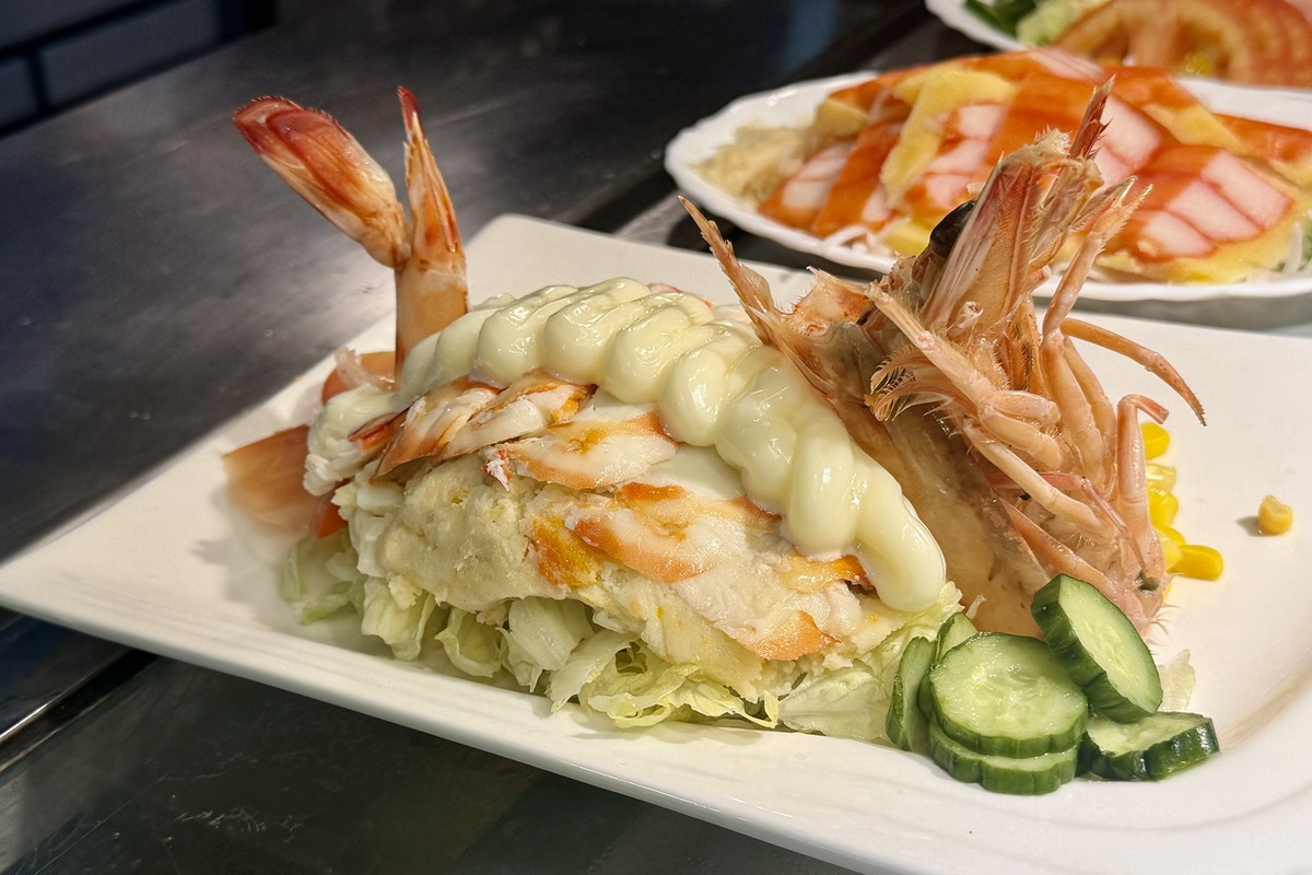 網站近期文章：【台北北門站美食】小巷亭 2026：《華燈初上》拍攝場景，圓環小巷內別有洞天，1977年創立台式日本料理，客人自助式取餐，吃得到古早味豆簽羹 7195