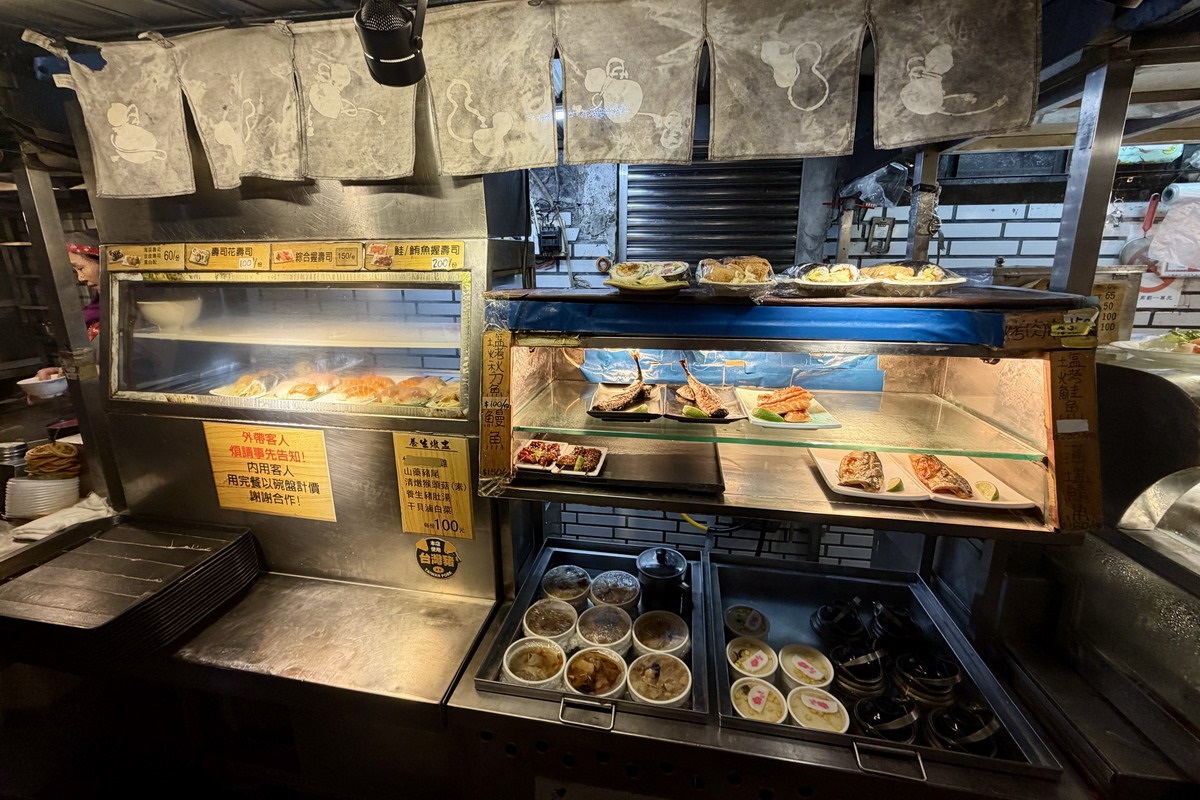 【台北中山站美食】小巷亭 2026：《華燈初上》拍攝場景，圓環小巷內別有洞天，1977年創立台式日本料理，客人自助式取餐，吃得到古早味豆簽羹 7195