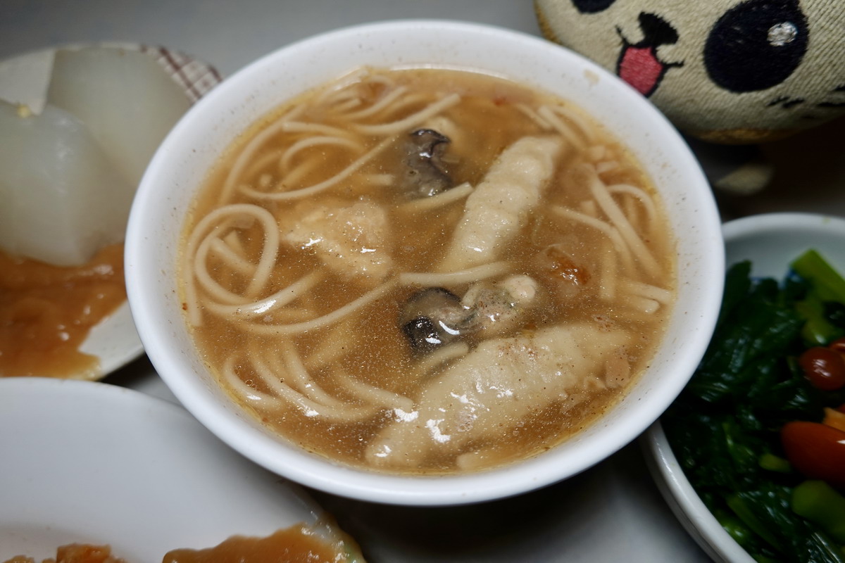 【台北中山站美食】小巷亭 2026：《華燈初上》拍攝場景，圓環小巷內別有洞天，1977年創立台式日本料理，客人自助式取餐，吃得到古早味豆簽羹 7195