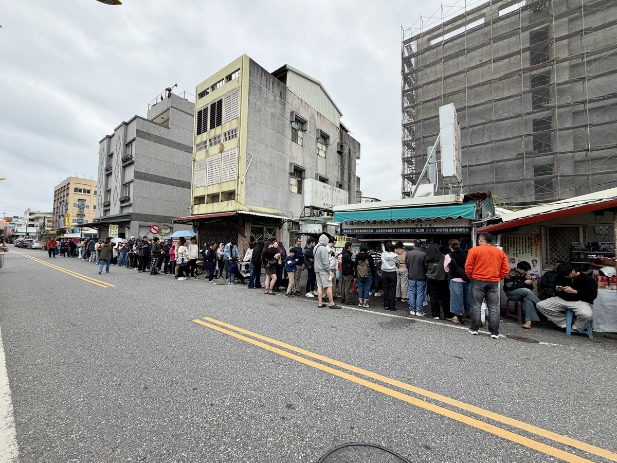 【花蓮市美食】老牌炸蛋蔥油餅（藍車）2026：全台最著名炸蛋蔥油餅，1969年創業，花蓮必吃排隊美食 7282