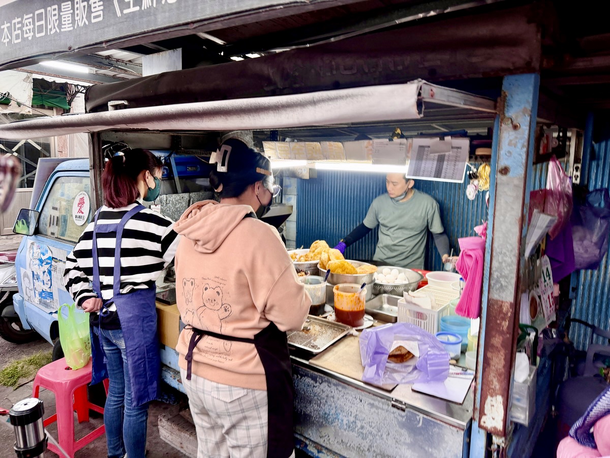 【花蓮市美食】老牌炸蛋蔥油餅（藍車）2026：全台最著名炸蛋蔥油餅，1969年創業，花蓮必吃排隊美食 7282