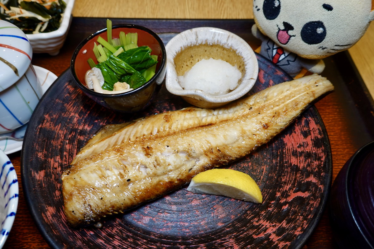 【台北松山站美食】大戶屋 Ootoya 2026：百貨商場美食街的模範生，日本連鎖餐廳來台灣20年，菜色豐富，品質穩定 7427