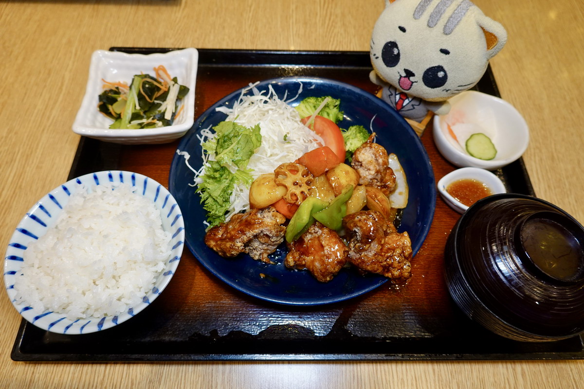【台北松山站美食】大戶屋 Ootoya 2026：百貨商場美食街的模範生，日本連鎖餐廳來台灣20年，菜色豐富，品質穩定 7427