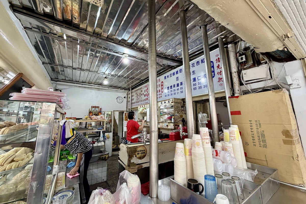 網站近期文章：【花蓮市美食】廟口紅茶 2026：跳鋼管的紅茶，1951年創立飲料老店，台灣馬卡龍是必吃招牌 7281