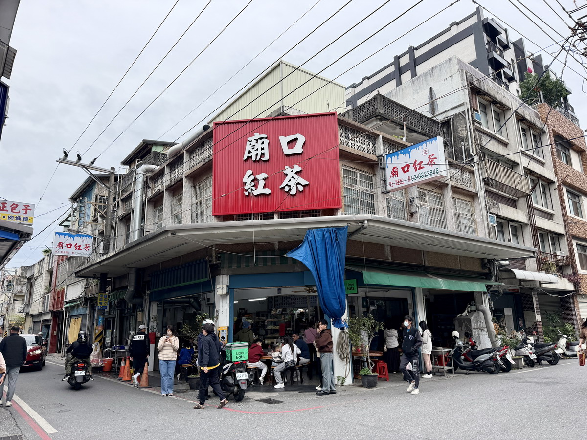 【花蓮市美食】廟口紅茶 2026:跳鋼管的紅茶,1951年創立飲料老店,台灣馬卡龍是必吃招牌 7281 【花蓮市美食】廟口紅茶 2026:跳鋼管的紅茶,1951年創立飲料老店,台灣馬卡龍是必吃招牌 7281
