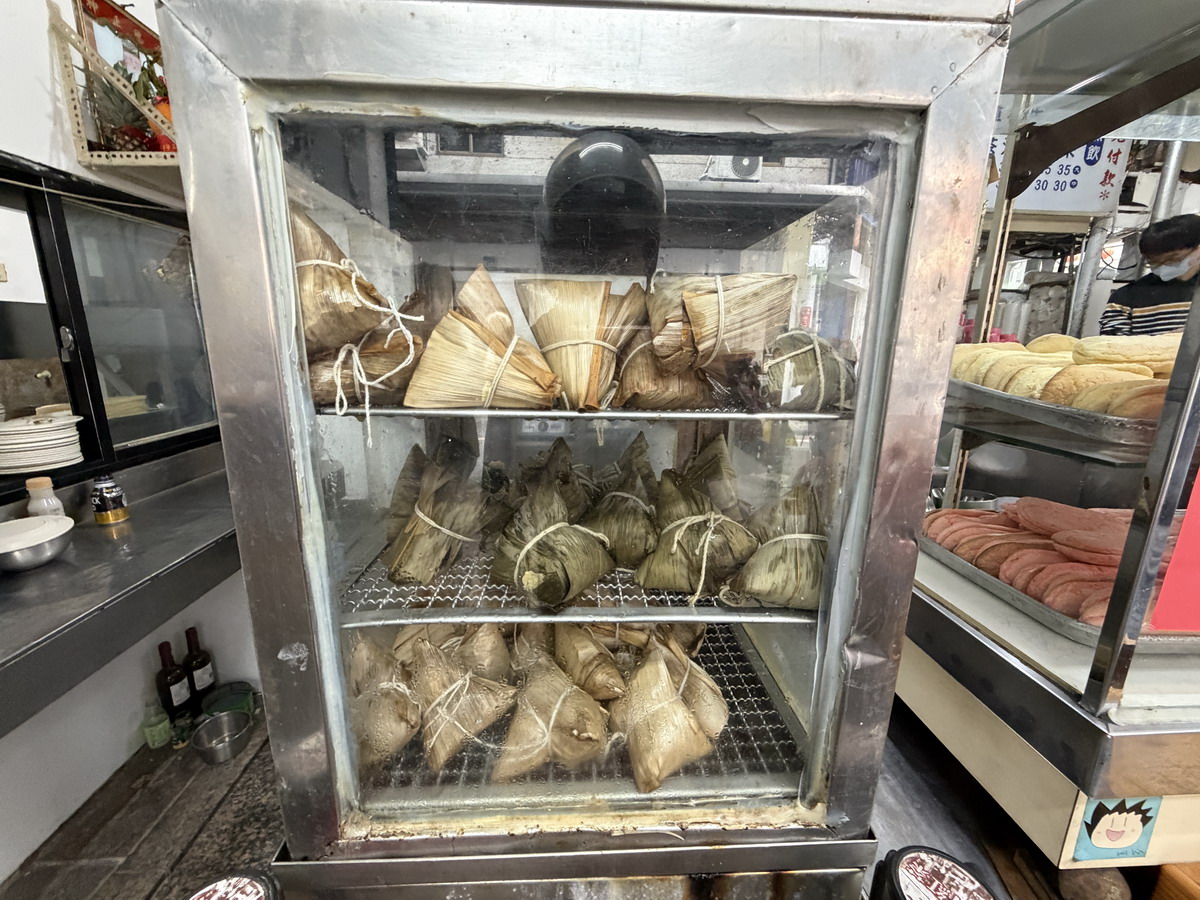 【花蓮市美食】廟口紅茶 2026:跳鋼管的紅茶,1951年創立飲料老店,台灣馬卡龍是必吃招牌 7281 【花蓮市美食】廟口紅茶 2026:跳鋼管的紅茶,1951年創立飲料老店,台灣馬卡龍是必吃招牌 7281