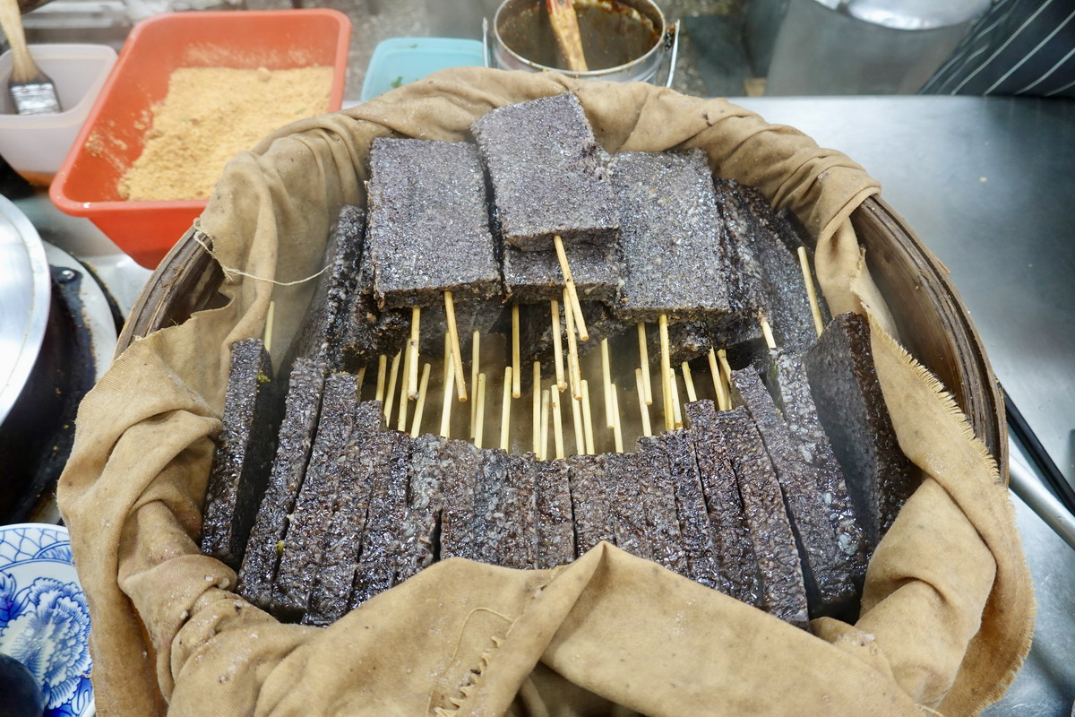 【台北龍山寺站美食】亞東甜不辣 2025：60年老店，龍山寺附近的萬華老記憶，還有米血糕 7066