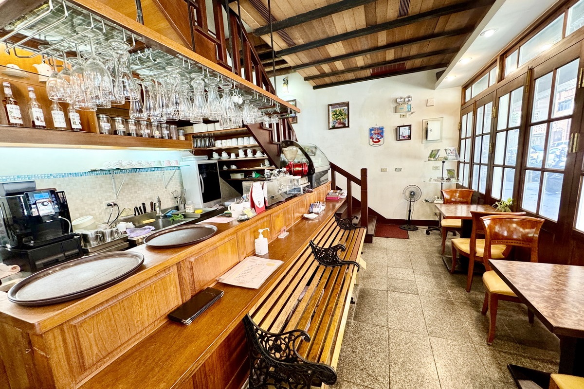 【台北中山站美食】滿樂門 2025：獨特的古蹟咖啡簡餐館，保存完好的1930年代仿巴洛克式紅磚建築 7090