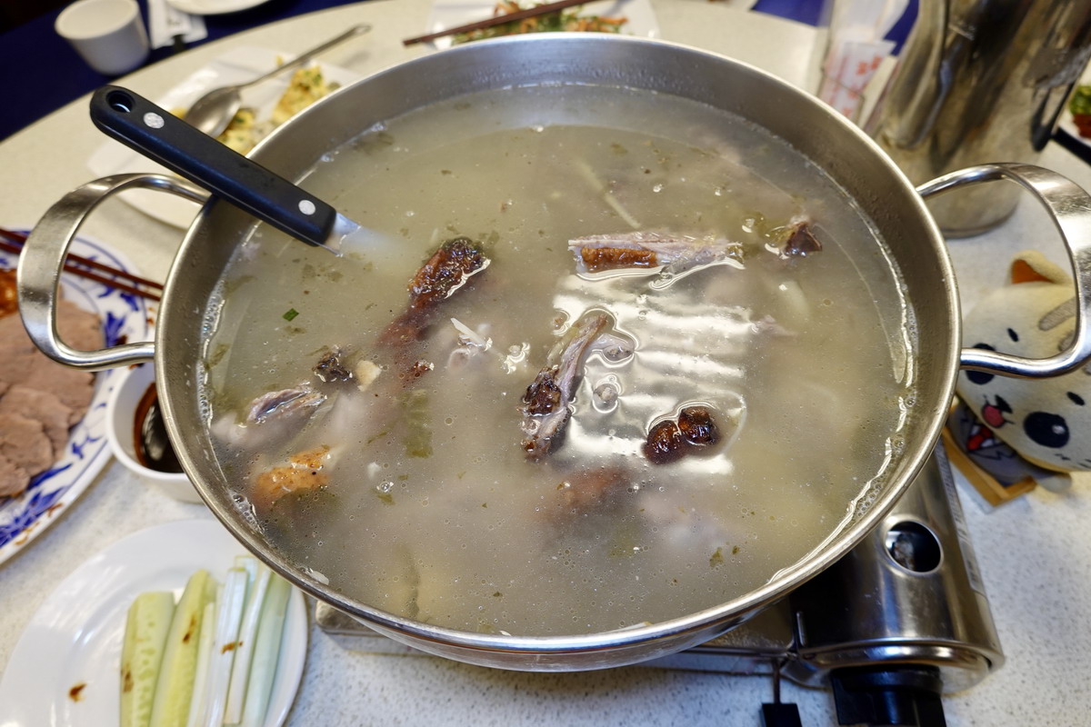 【台北南京復興站美食】萬珍樓 2025：一鴨三吃1650+10%，便宜實惠烤鴨與經濟合菜，還有午間個人商業午餐 7094