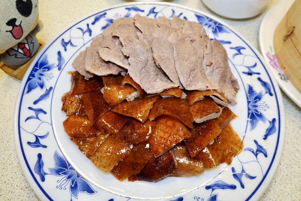 【台北南京復興站美食】萬珍樓 2025：一鴨三吃1650+10%，便宜實惠烤鴨與經濟合菜，還有午間個人商業午餐 7094