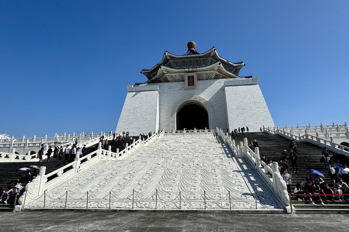 今日熱門文章：【台北市旅遊】中正紀念堂與櫻花 National Chiang Kai-shek Memorial Hall 2025，台北市觀光與櫻花景點，蔣介石文物展 6768