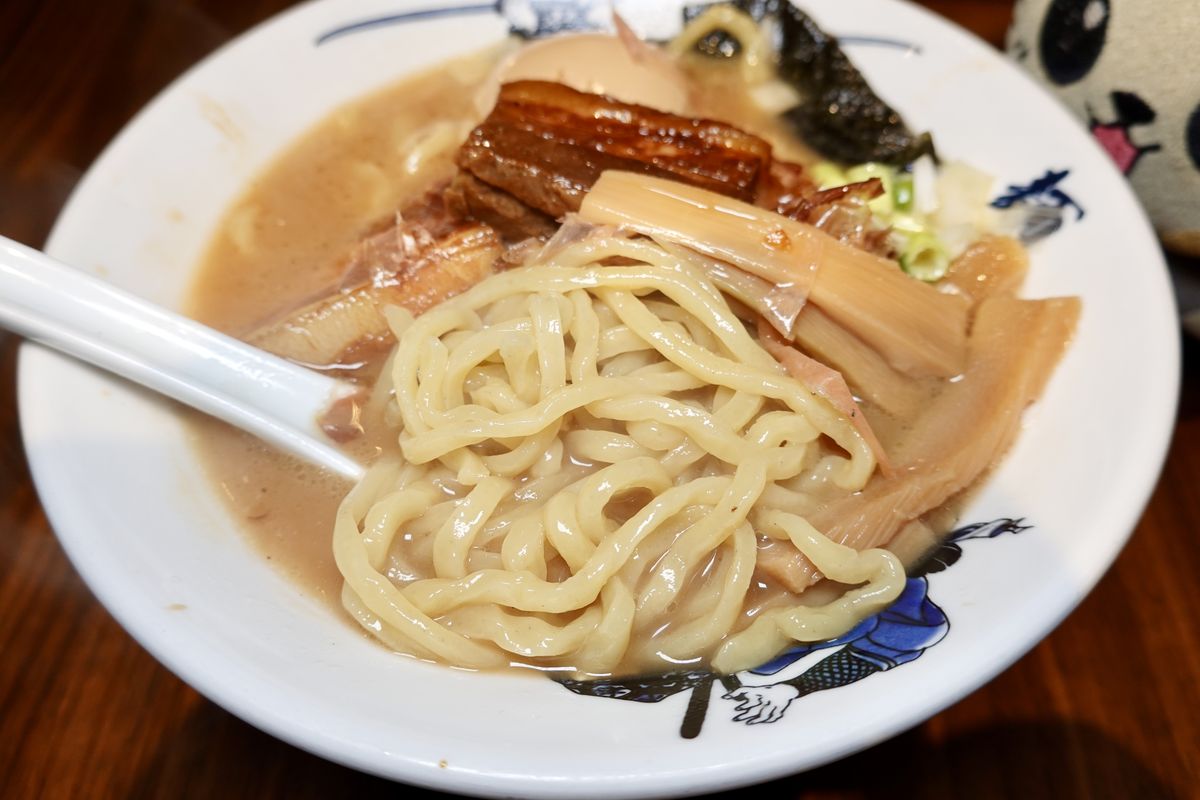 【台北國父紀念館站美食】麵屋武藏光復店 2025:日本拉麵天王台灣分店,特色豚骨加魚介系濃郁湯頭,麵量加大不加價 6932 【台北國父紀念館站美食】麵屋武藏光復店 2025:日本拉麵天王台灣分店,特色豚骨加魚介系濃郁湯頭,麵量加大不加價 6932