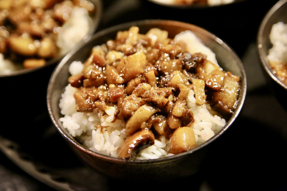 【台北松江南京站美食】My灶:美味油亮滷肉飯與台菜小館,「輝達」黃仁勳也上門,特色手路菜要預約 7474 【台北松江南京站美食】My灶:美味油亮滷肉飯與台菜小館,「輝達」黃仁勳也上門,特色手路菜要預約 7474