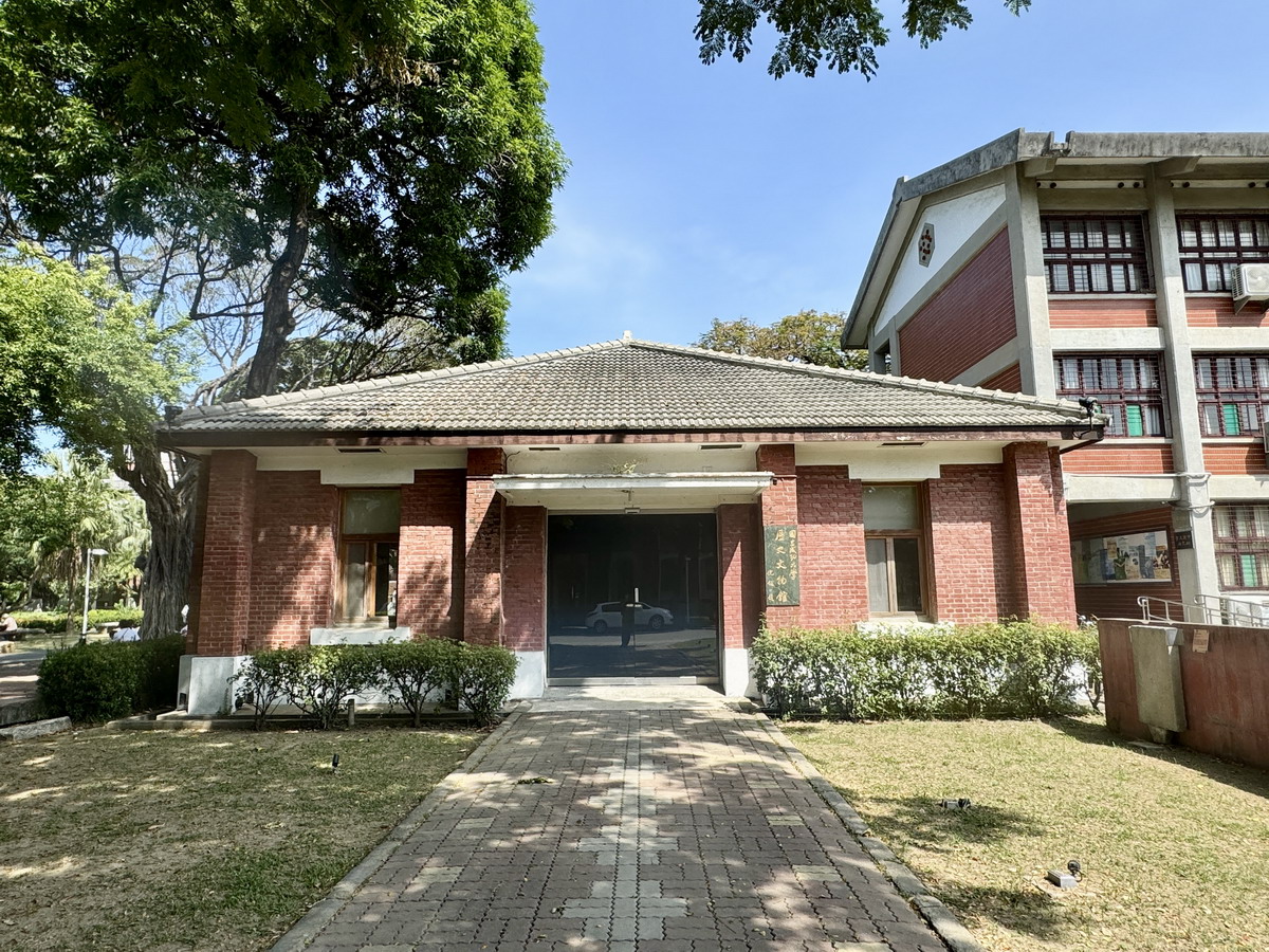 【台南東區旅遊】成功大學校園古蹟巡禮：榕園、步兵第二聯隊、東門遺跡與小西門樓 6617