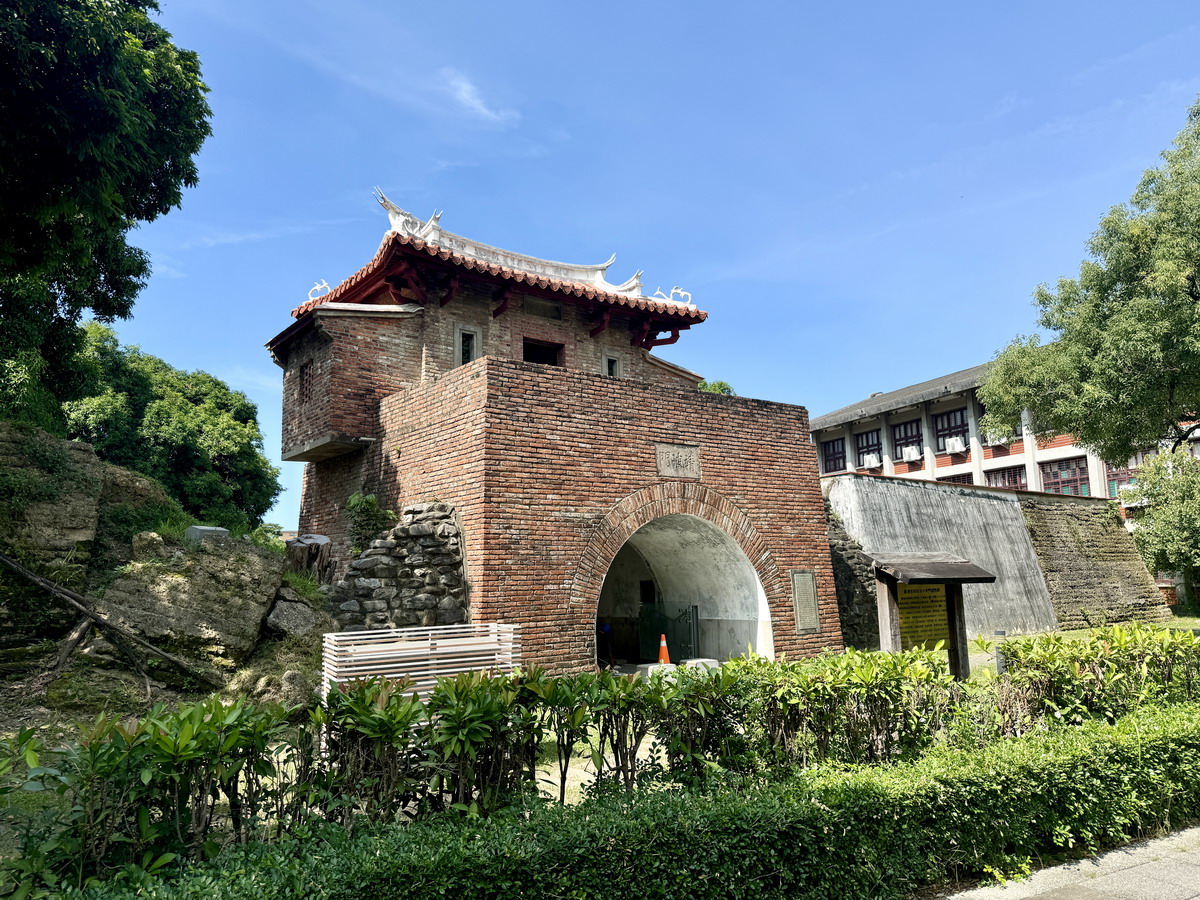 【台南東區旅遊】成功大學校園古蹟巡禮：榕園、步兵第二聯隊、東門遺跡與小西門樓 6617