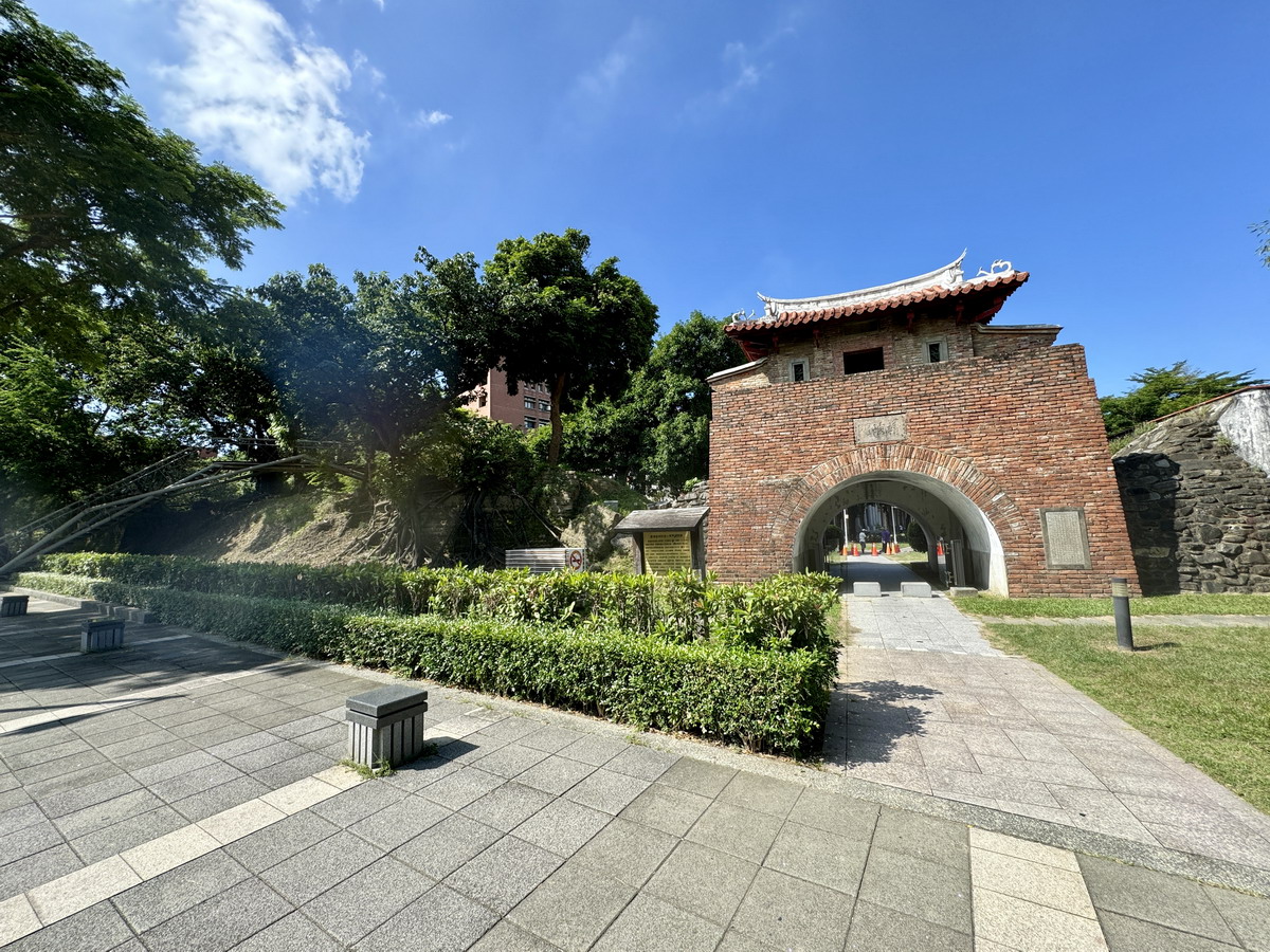 【台南東區旅遊】成功大學校園古蹟巡禮：榕園、步兵第二聯隊、東門遺跡與小西門樓 6617