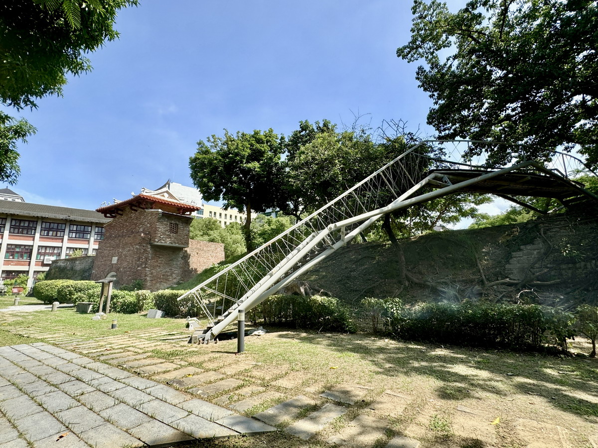 【台南東區旅遊】成功大學校園古蹟巡禮：榕園、步兵第二聯隊、東門遺跡與小西門樓 6617