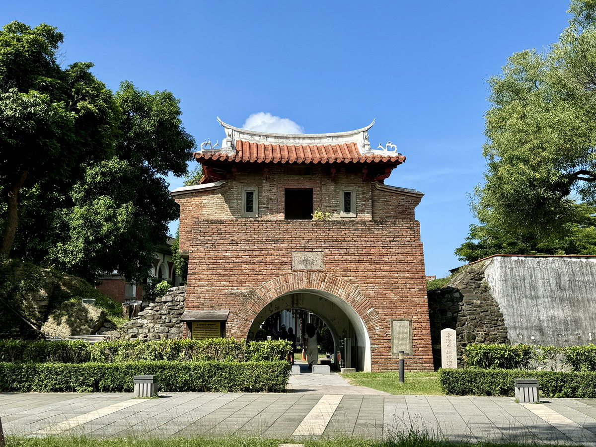 【台南東區旅遊】成功大學校園古蹟巡禮：榕園、步兵第二聯隊、東門遺跡與小西門樓 6617