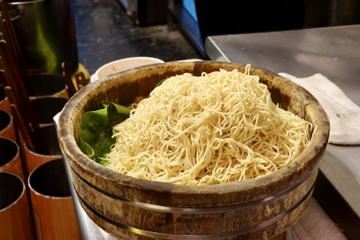 【台北松江南京站美食】好記担仔麵與阿美飯店：俗擱有力的台菜熱炒店，每天賣出2000碗担仔麵．招牌名稱讓人眼花潦亂 6624