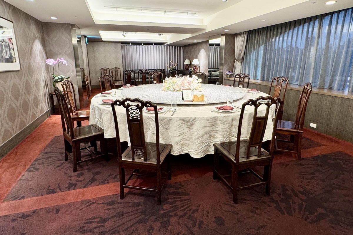【台北車站美食】凱撒飯店王朝餐廳 2025：老牌中餐廳推出王朝御府宴，軍中總統御廚掌杓，父親節中秋節家族聚餐最適合 7020