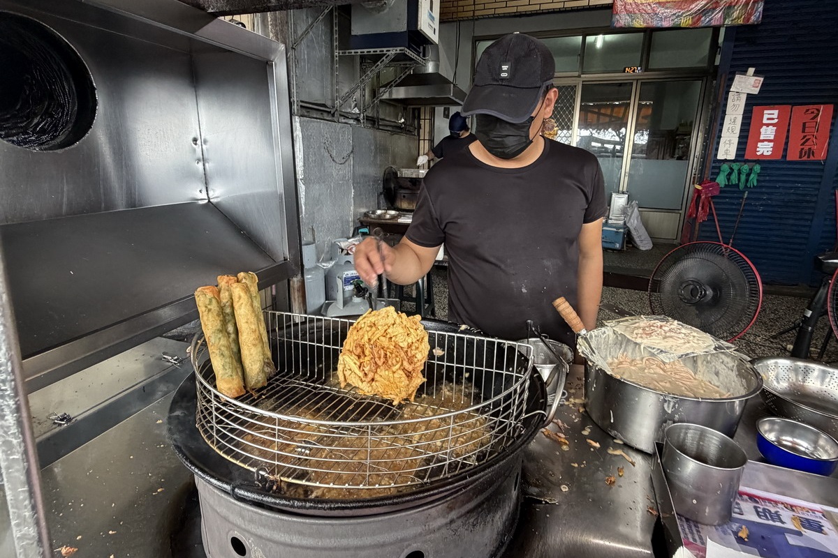 網站近期文章：【宜蘭礁溪美食】春捲伯 2026：礁溪在地好吃炸春捲與炸蝦餅，銅板美食價錢實惠，路過不要錯過 7495