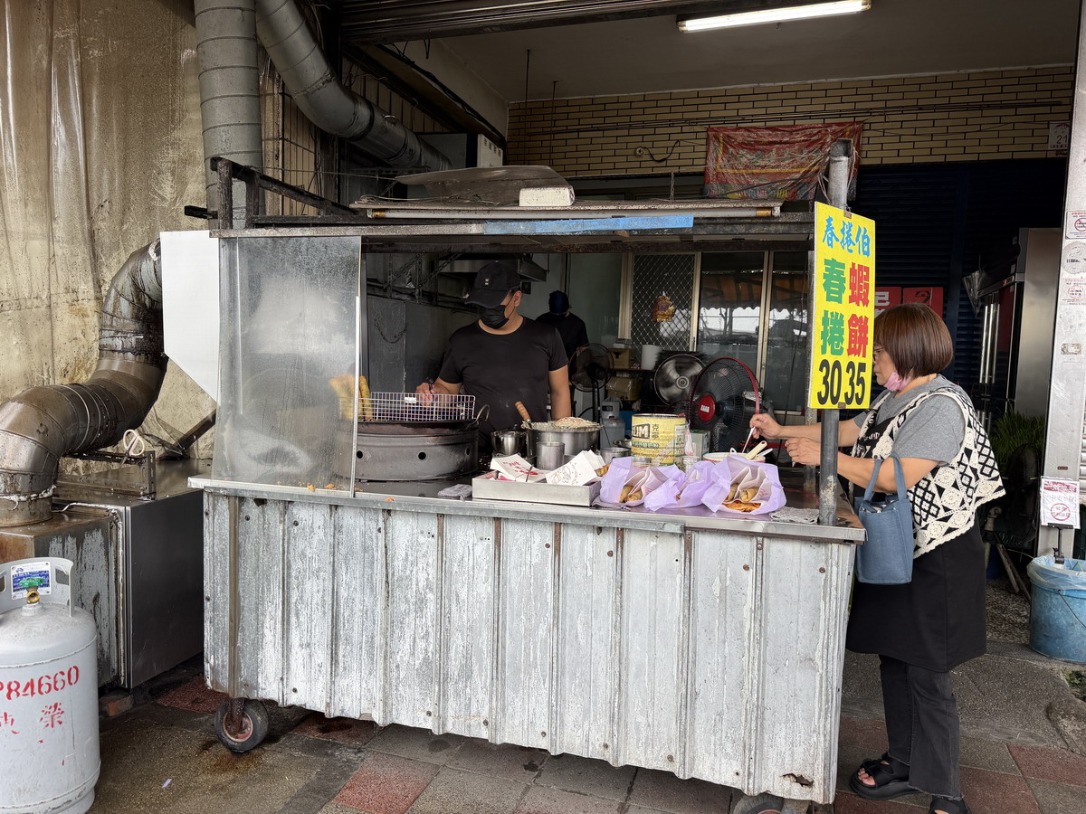 【宜蘭礁溪美食】春捲伯 2026：礁溪在地好吃炸春捲與炸蝦餅，銅板美食價錢實惠，路過不要錯過 7495
