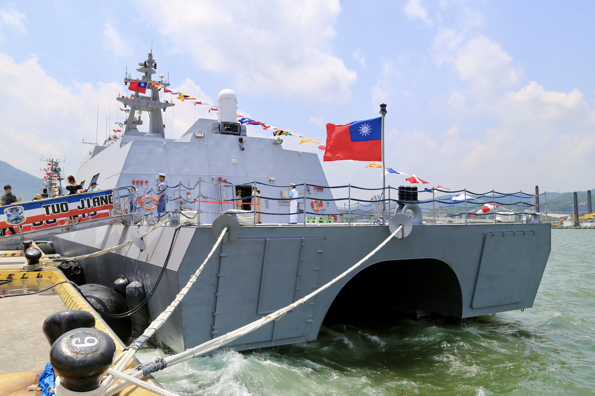 【海軍艦艇】沱江級巡邏艦 PPG-618 沱江艦：暱蹤外型、雙船體設計，雄風對艦飛彈載台，以小搏大的航母殺手 6583