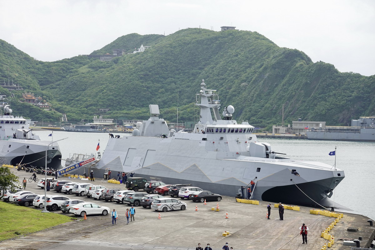 【海軍艦艇】沱江級巡邏艦 PPG-618 沱江艦：暱蹤外型、雙船體設計，雄風對艦飛彈載台，以小搏大的航母殺手 6583