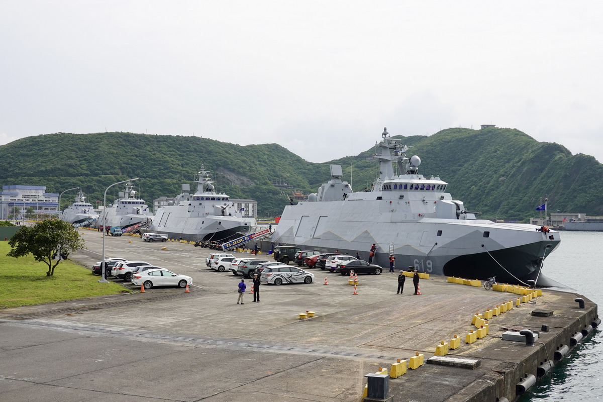 【海軍艦艇】沱江級巡邏艦 PPG-618 沱江艦：暱蹤外型、雙船體設計，雄風對艦飛彈載台，以小搏大的航母殺手 6583