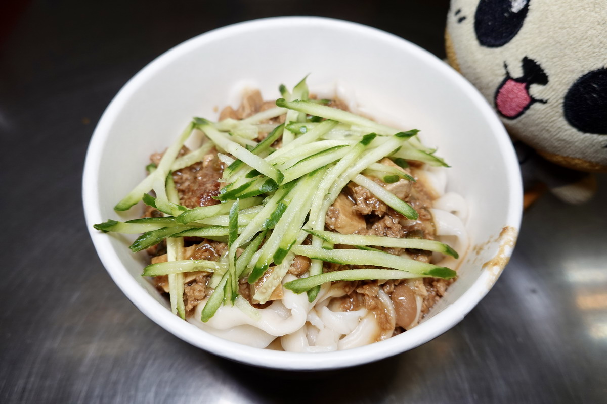 【台北世貿站美食】小凱悅南村小吃店 2025:光陰的故事之老牌眷村麵點,手工麵條Q彈有勁,涼麵、滷味都是必吃 7131 【台北世貿站美食】小凱悅南村小吃店 2025:光陰的故事之老牌眷村麵點,手工麵條Q彈有勁,涼麵、滷味都是必吃 7131