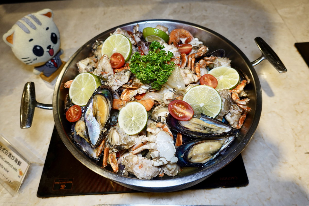 網站近期文章：【台北龍山寺站美食】凱達大飯店百宴自助餐 2025：在地人的好鄰居，萬華區五星級飯店吃到飽，區民打8折，60歲長者75折 7149