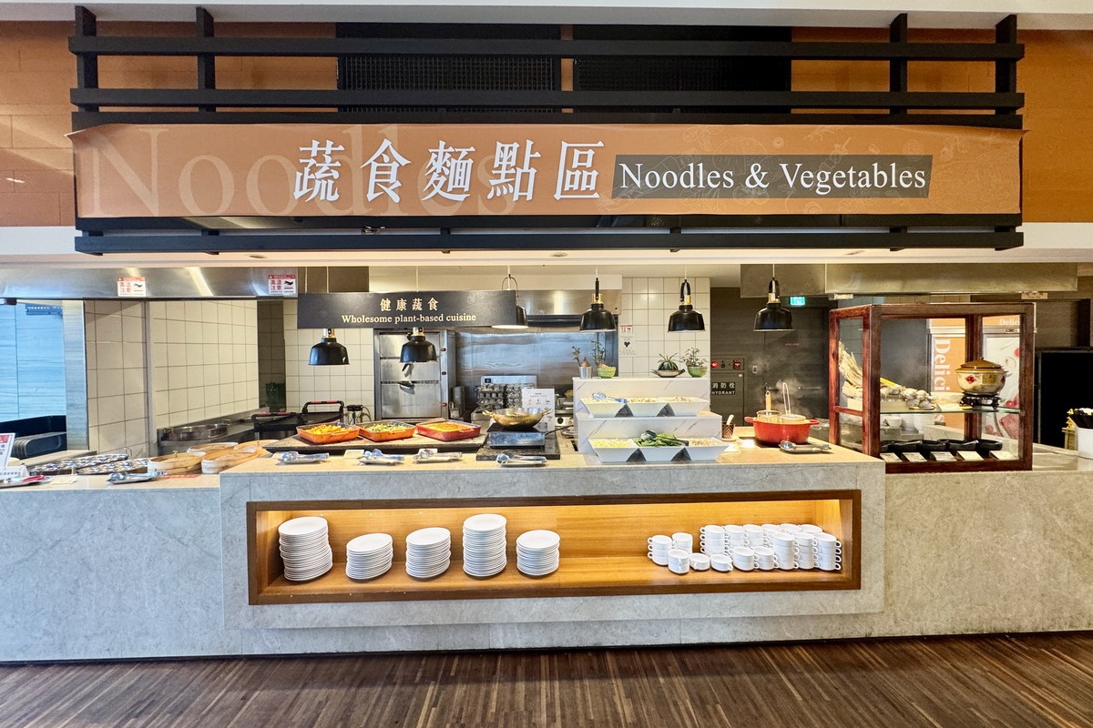 【台北龍山寺站美食】凱達大飯店百宴自助餐 2025：在地人的好鄰居，萬華區五星級飯店吃到飽，區民打8折，60歲長者75折 7149