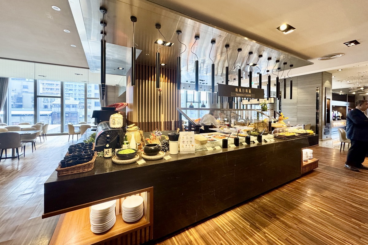 【台北龍山寺站美食】凱達大飯店百宴自助餐 2025：在地人的好鄰居，萬華區五星級飯店吃到飽，區民打8折，60歲長者75折 7149
