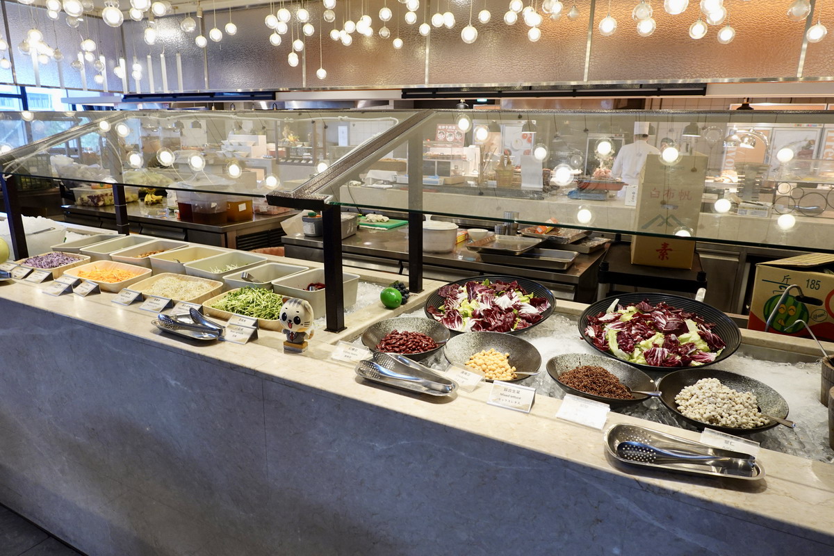 【台北龍山寺站美食】凱達大飯店百宴自助餐 2025：在地人的好鄰居，萬華區五星級飯店吃到飽，區民打8折，60歲長者75折 7149