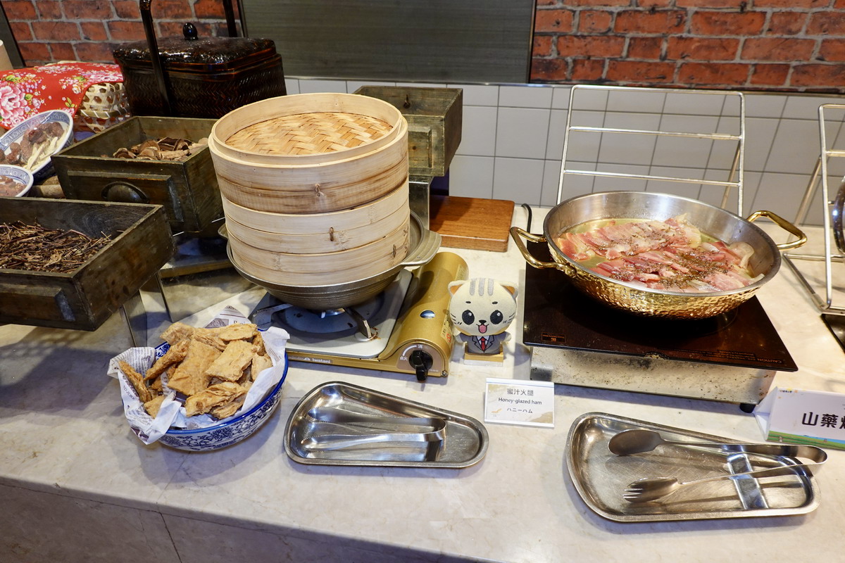 【台北龍山寺站美食】凱達大飯店百宴自助餐 2025：在地人的好鄰居，萬華區五星級飯店吃到飽，區民打8折，60歲長者75折 7149