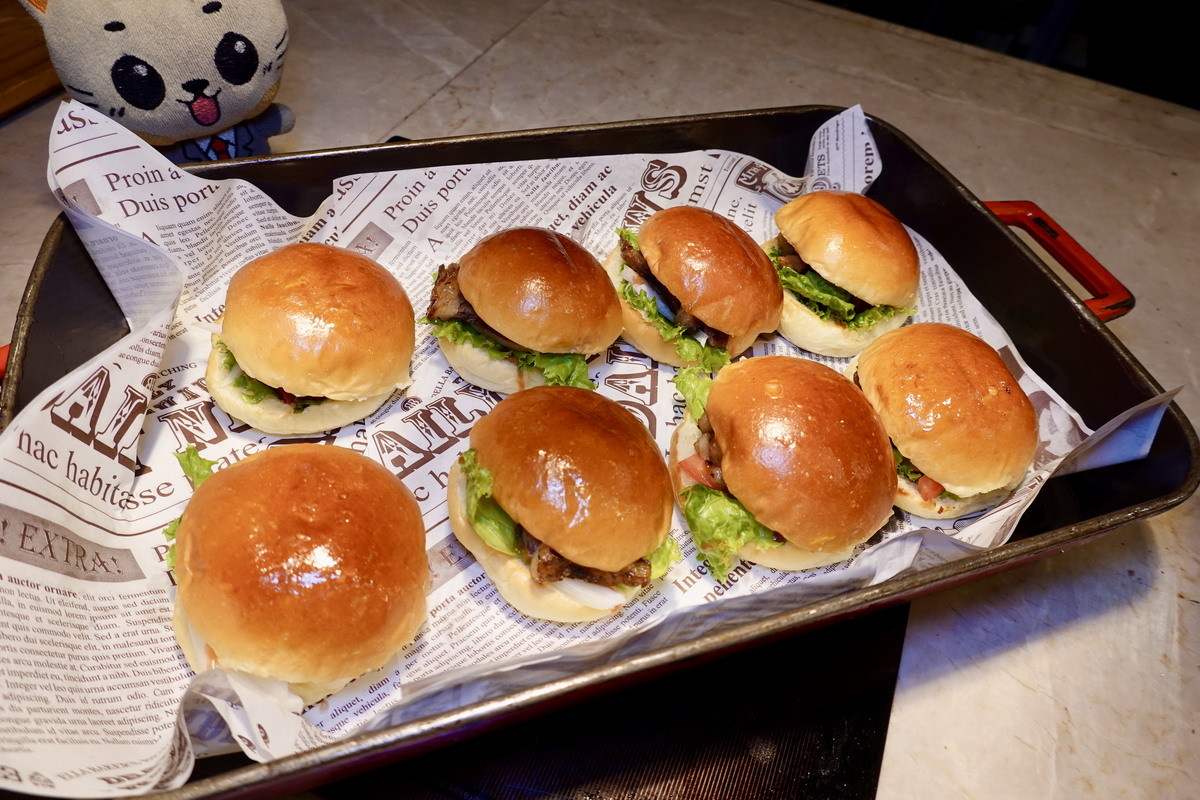 【台北龍山寺站美食】凱達大飯店百宴自助餐 2025：在地人的好鄰居，萬華區五星級飯店吃到飽，區民打8折，60歲長者75折 7149