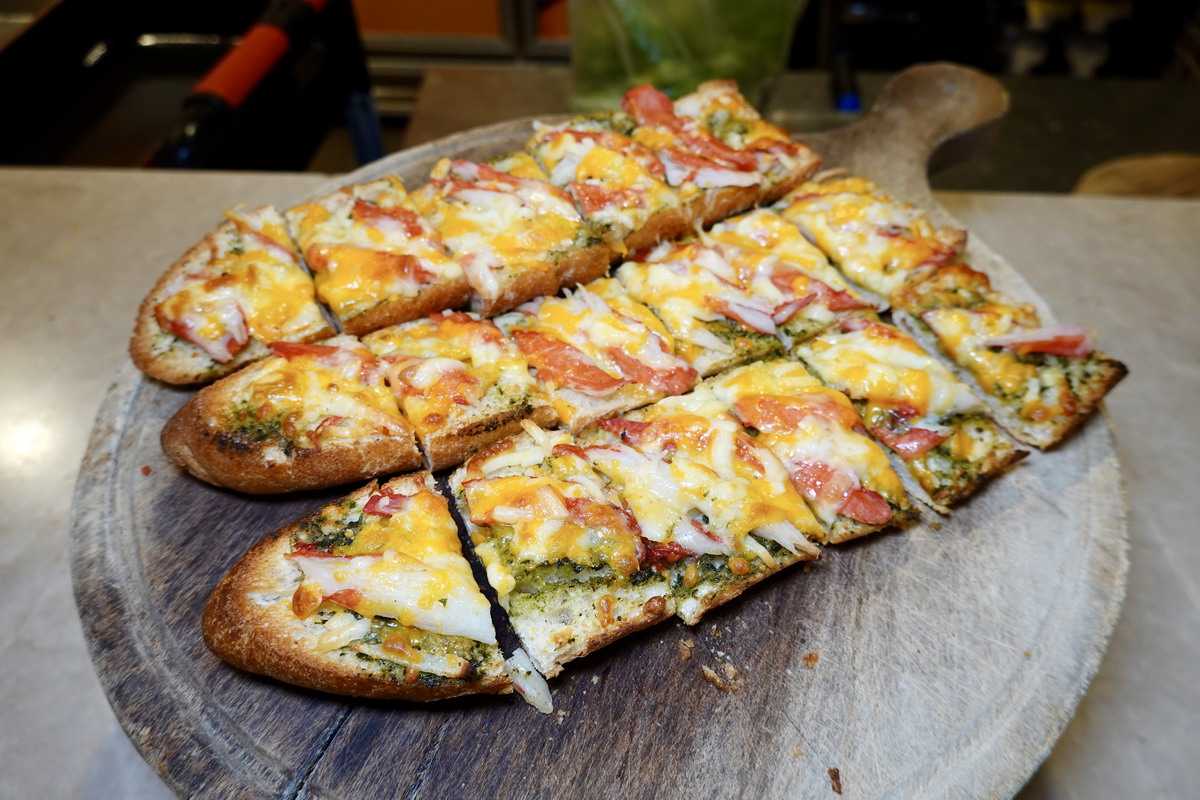 【台北龍山寺站美食】凱達大飯店百宴自助餐 2025：在地人的好鄰居，萬華區五星級飯店吃到飽，區民打8折，60歲長者75折 7149