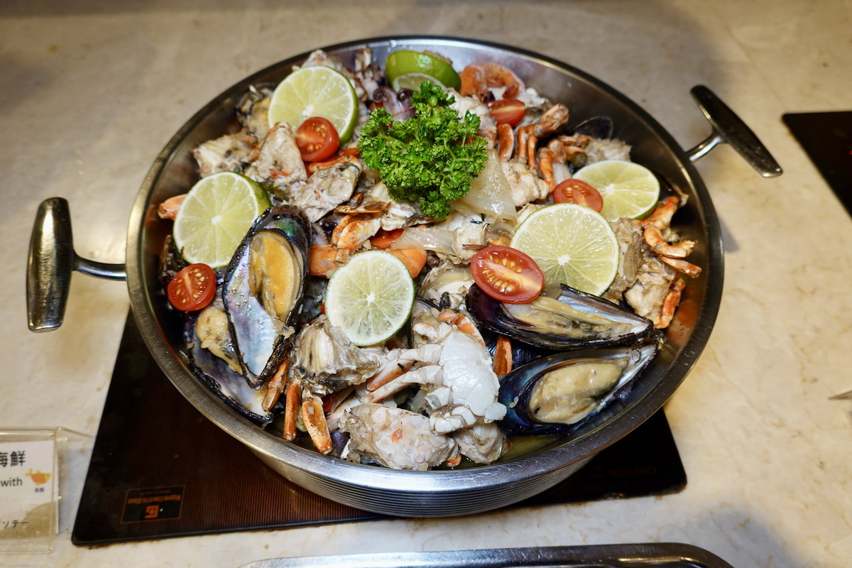 【台北龍山寺站美食】凱達大飯店百宴自助餐 2025：在地人的好鄰居，萬華區五星級飯店吃到飽，區民打8折，60歲長者75折 7149