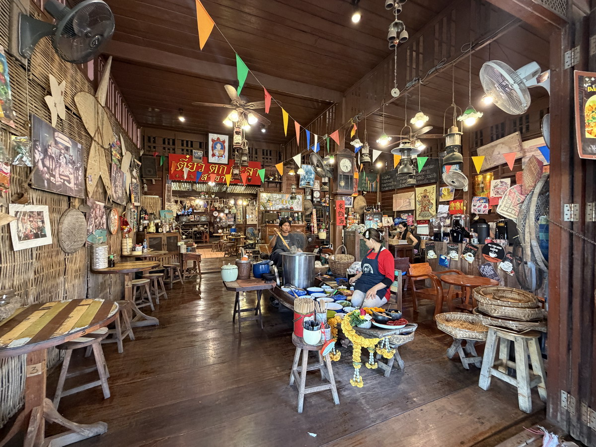 【泰國沙慕頌勘府旅遊】安帕瓦水上市場 Amphawa Floating Market 2026：泰國特色水上市場，悠閒享受河畔風光 7218