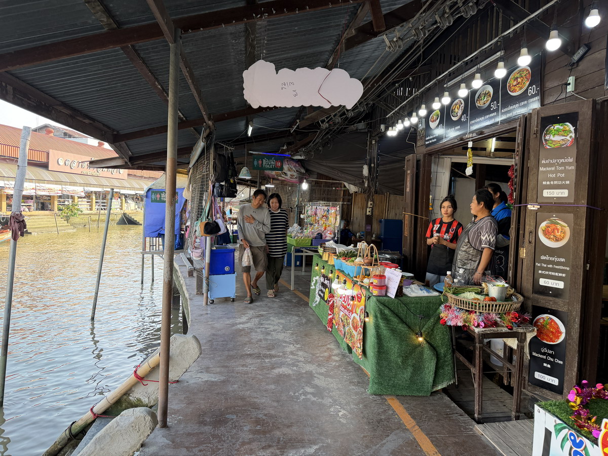 【泰國沙慕頌勘府旅遊】安帕瓦水上市場 Amphawa Floating Market 2026：泰國特色水上市場，悠閒享受河畔風光 7218