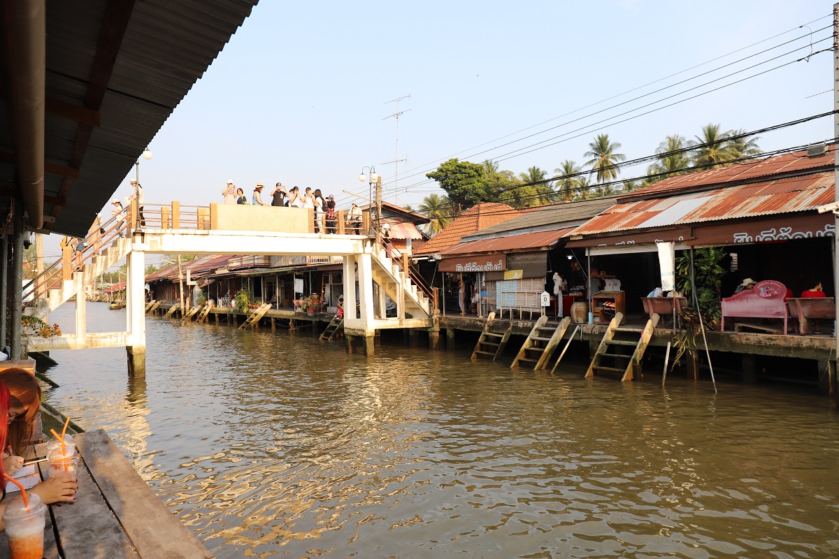 【泰國沙慕頌勘府旅遊】安帕瓦水上市場 Amphawa Floating Market 2026：泰國特色水上市場，悠閒享受河畔風光 7218