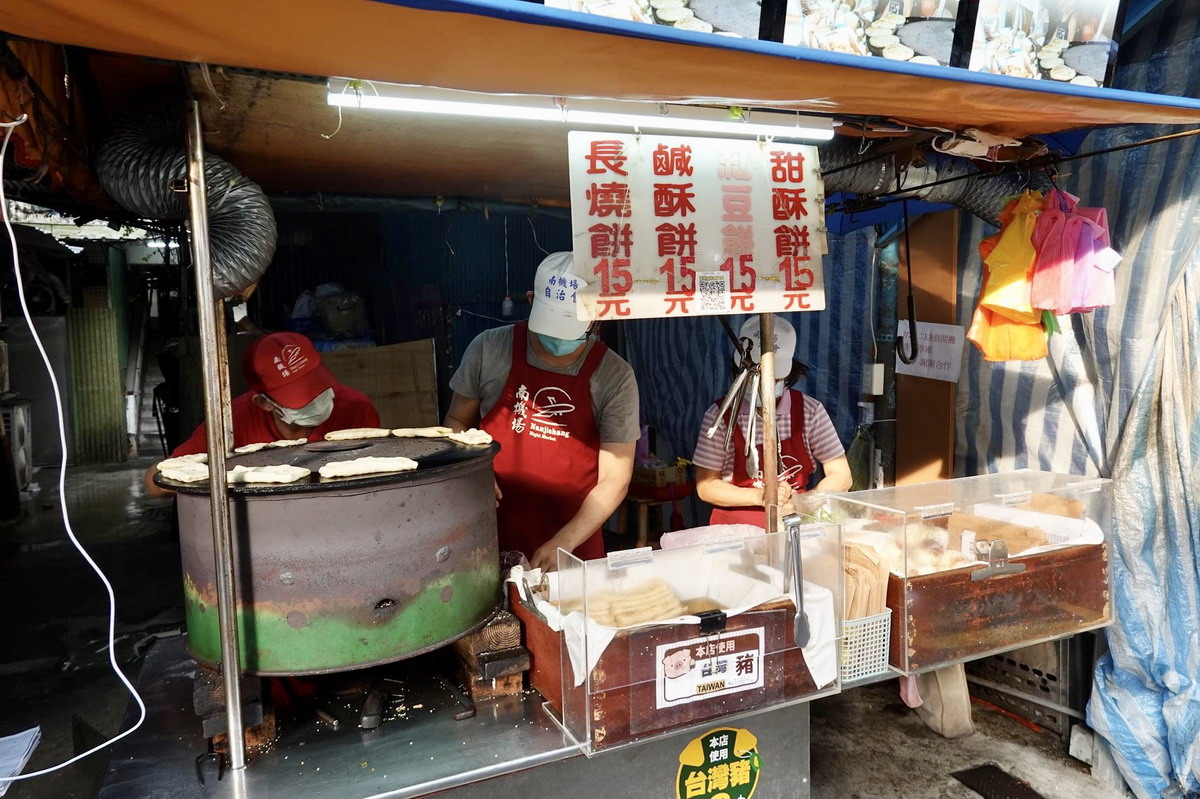 【台北南機場夜市美食】無名推車燒餅：米其林必比登推介，銅板價古早味燒餅，根本是活的古蹟博物館啊 4734