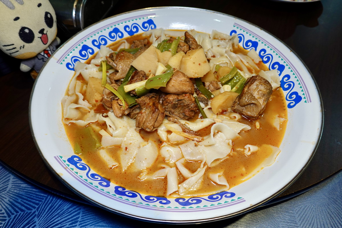 網站近期文章：【台北行天宮站美食】南晴新疆私房菜 2026：少見的新疆菜！大盤雞與皮帶麵是招牌，還有多種羊肉料理，體驗新殭風情 7530