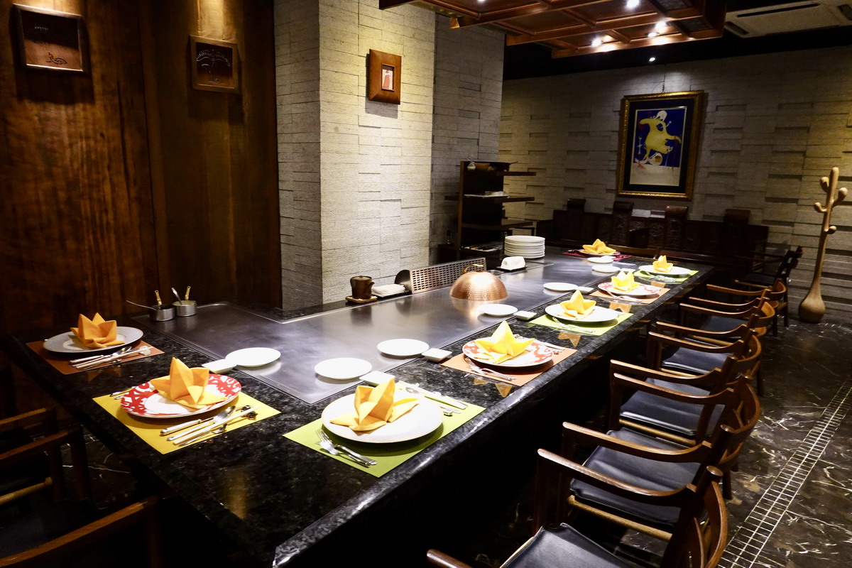 【台北劍潭站美食】讚鐵板燒 2025：隱藏在地下室的總統級鐵板燒，政商名流藝人喜愛的超私密空間，米其林入選，餐盤用的是愛馬仕 7032