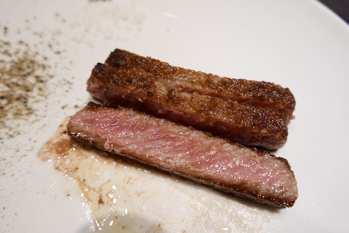 網站近期文章：【台北劍潭站美食】讚鐵板燒 2025：隱藏在地下室的總統級鐵板燒，政商名流藝人喜愛的超私密空間，米其林入選，餐盤用的是愛馬仕 7032