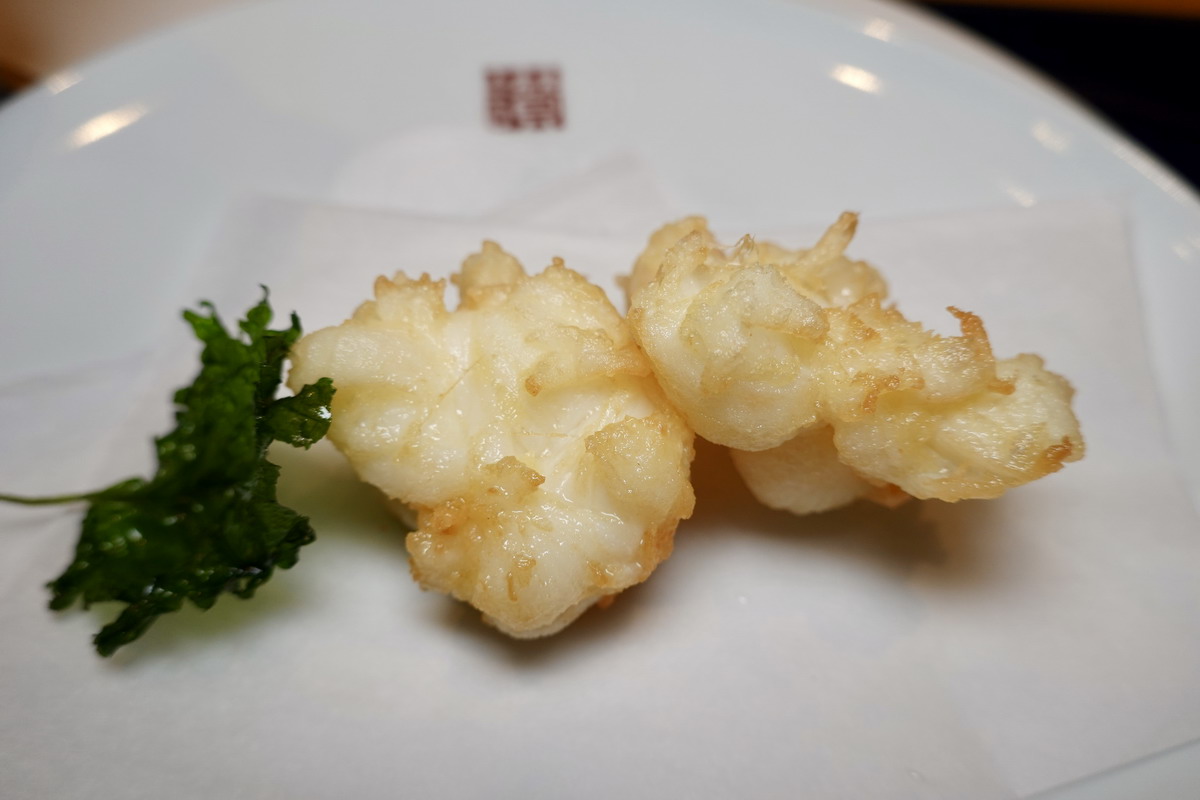 【台北劍潭站美食】讚鐵板燒 2025：隱藏在地下室的總統級鐵板燒，政商名流藝人喜愛的超私密空間，米其林入選，餐盤用的是愛馬仕 7032
