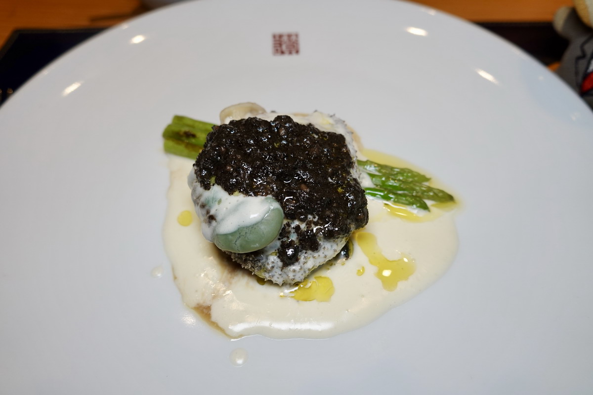 【台北劍潭站美食】讚鐵板燒 2025：隱藏在地下室的總統級鐵板燒，政商名流藝人喜愛的超私密空間，米其林入選，餐盤用的是愛馬仕 7032