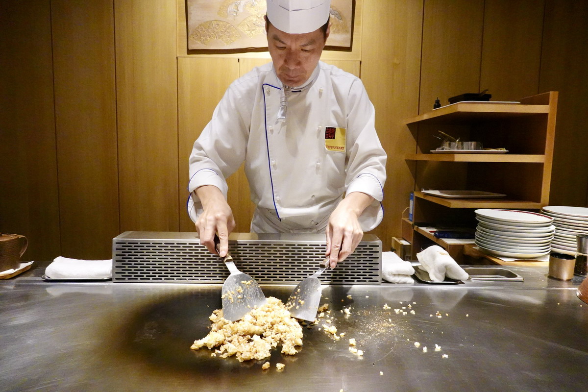 【台北劍潭站美食】讚鐵板燒 2025：隱藏在地下室的總統級鐵板燒，政商名流藝人喜愛的超私密空間，米其林入選，餐盤用的是愛馬仕 7032