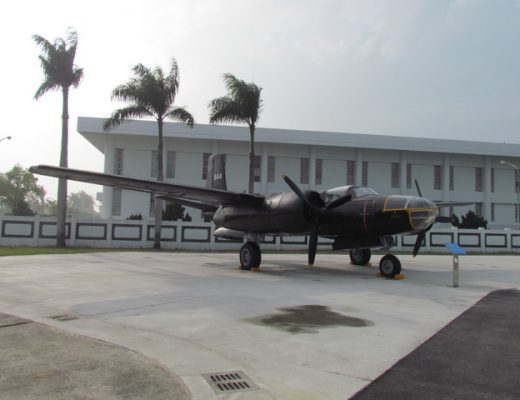 【軍事博物館】高雄岡山空軍官校軍機展示場之一 (黑蝙蝠 B-26C) 1029 @貓大爺