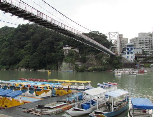 【新北新店旅遊】碧潭風景區：碧潭吊橋與踩船樂 1205 @貓大爺